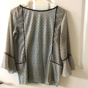 Black and white 3/4 bell sleeve Loft top